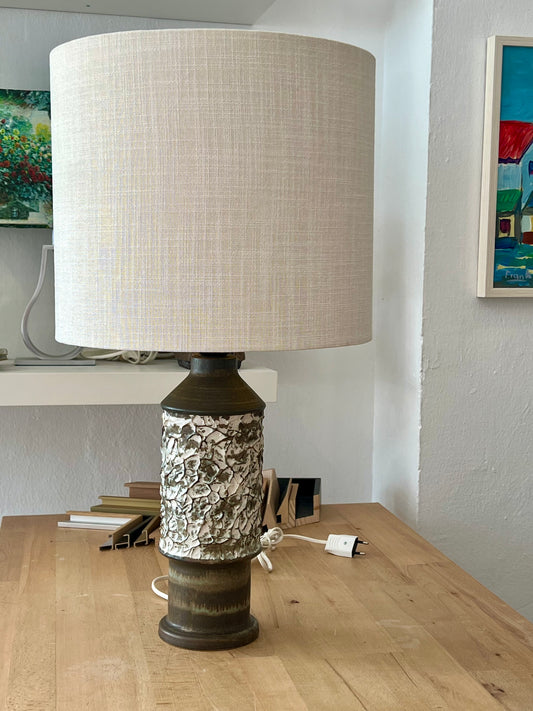 Table lampshade on ceramic base, cream linen shade