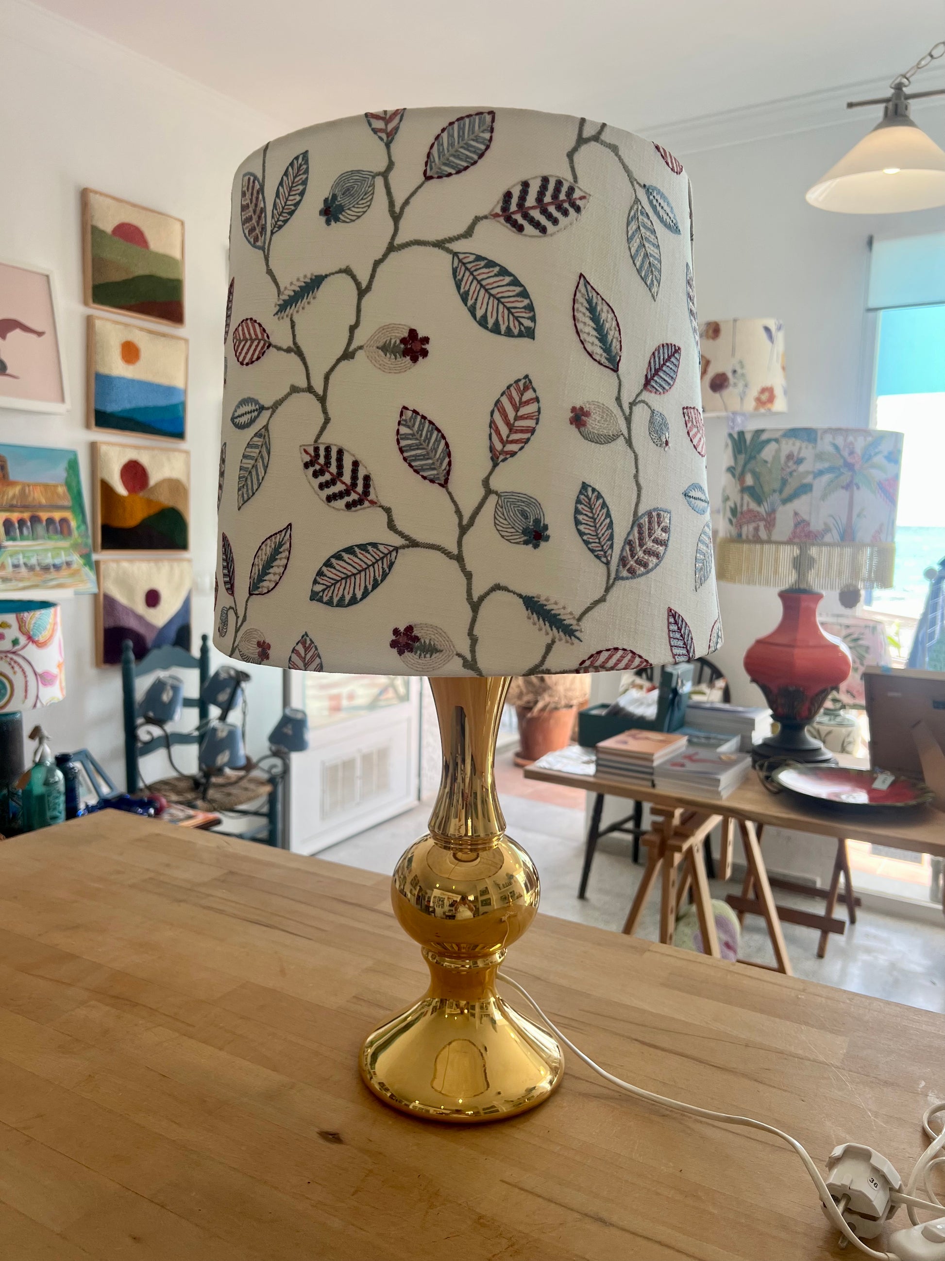 Decorative gold lamp with leaf-patterned embroidered lampshade