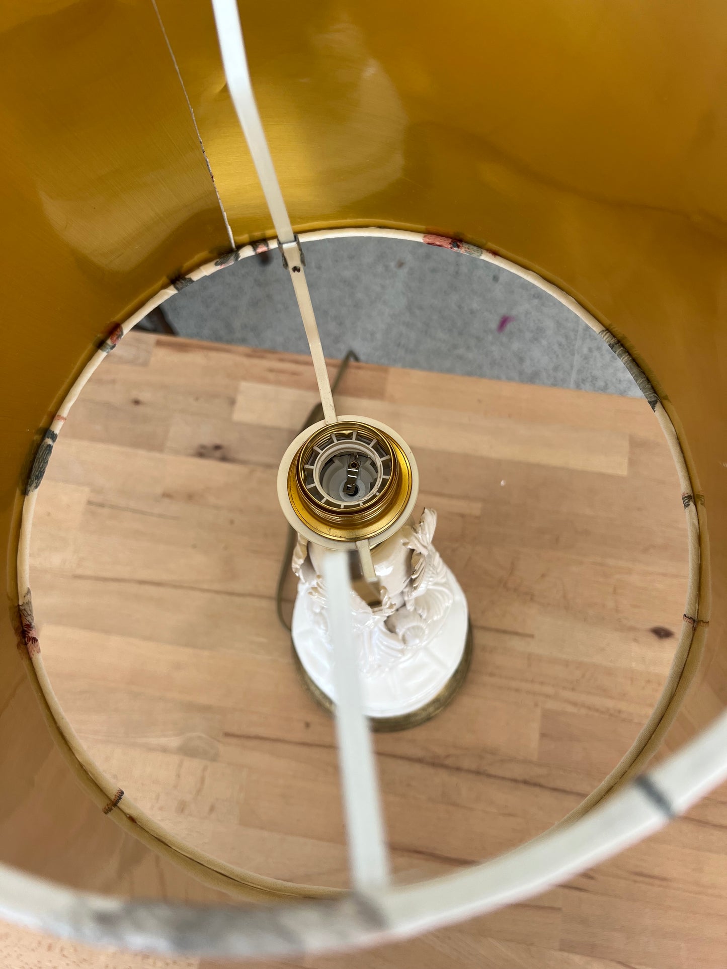 Manises Vintage Cream Table Lamp and Lampshade