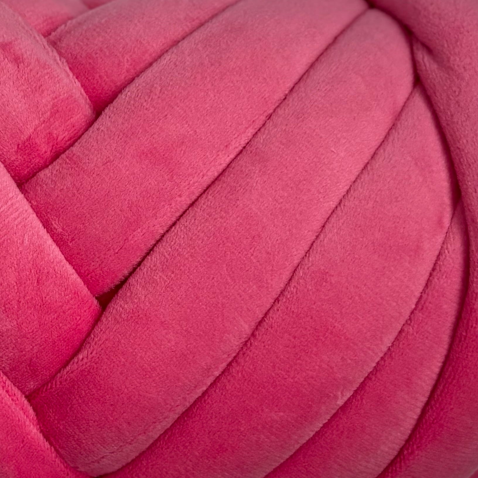 Pinky Red velvet yarn