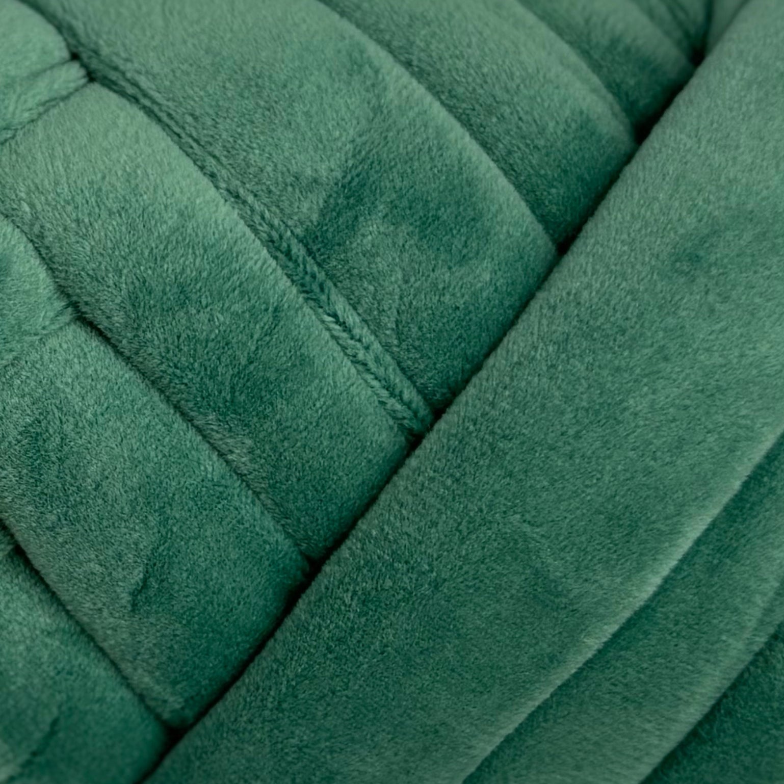 Close-up of a green velvet yarn