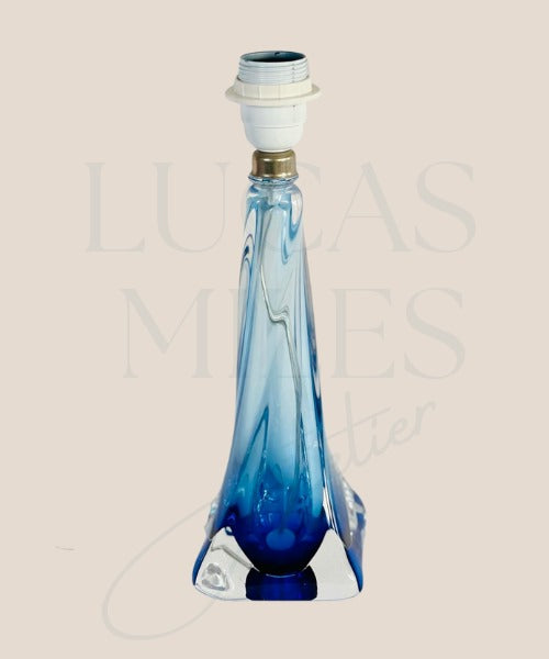 Lámpara vintage con forma de remolino de vidrio azul firmada por Val St Lambert